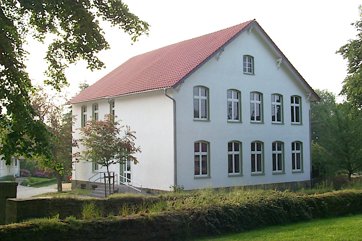 Schulgebäude - jetzt Gemeindehaus