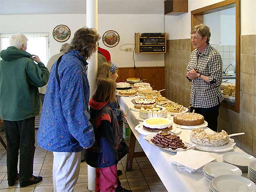 Frankfurter Kranz, Kirschbaiser, Eierlikör, Baikalsahne, Pflaumenmürbetorte ...