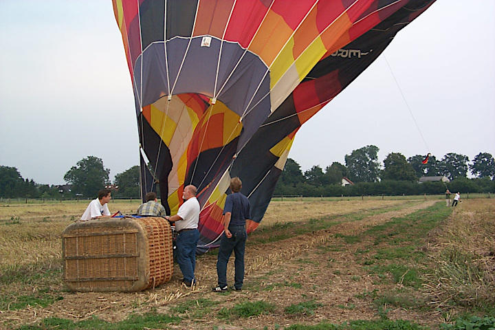 Heißluftballon landet