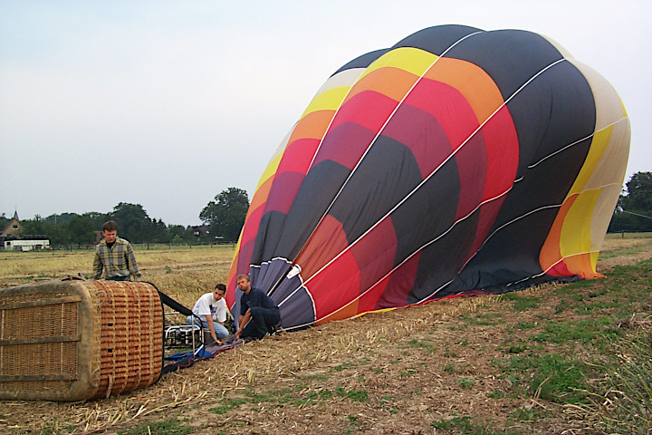 Heißluftballon landet