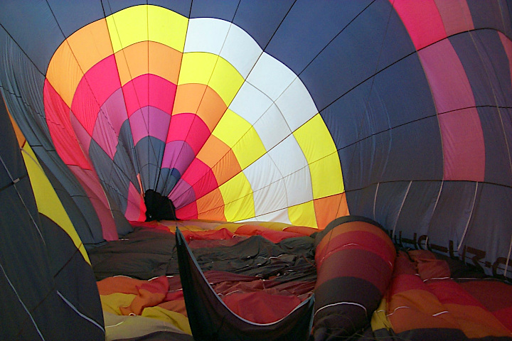 Heißluftballon landet