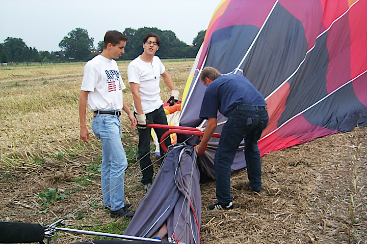 Heißluftballon landet