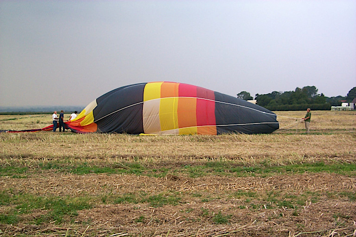 Heißluftballon landet