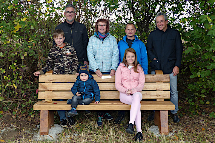 Eine neue Bank am Sauerweg