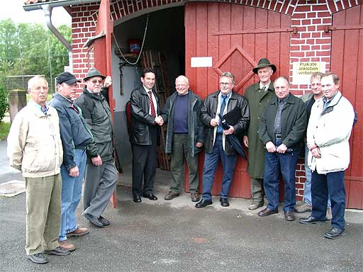 aufgereiht vor dem Feuerwehrgerätehaus