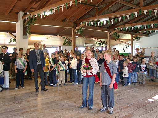 da stehen sie - in der großen Schützenhalle