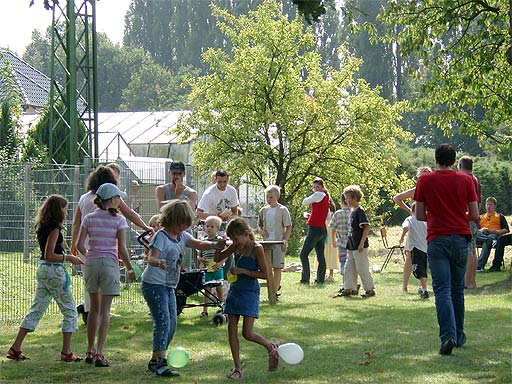 gute Stimmung beim Luftballon-Zermanschen