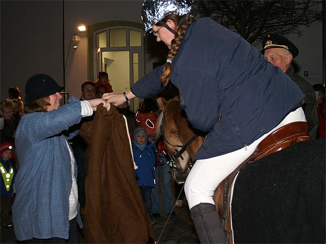 Anja als Bettler, Kerstin als St. Martin - alles fest in Frauenhand