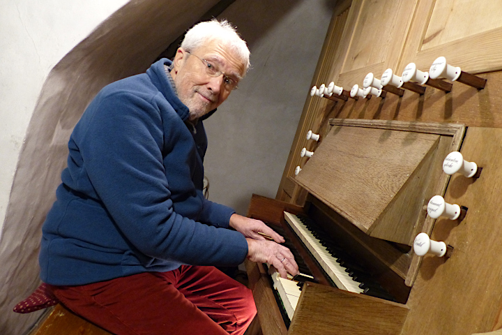 Hans Werner Heymann an der Ibach Orgel zu Meiningsen