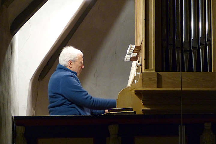 Hans Werner Heymann an der Ibach Orgel zu Meiningsen