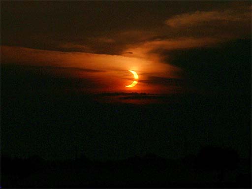 Sonne und Mond über Meiningsen