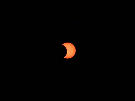 die Sonnenfinsternis gegen Ende