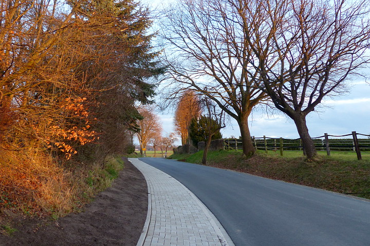 Gehweg zum Friedhof