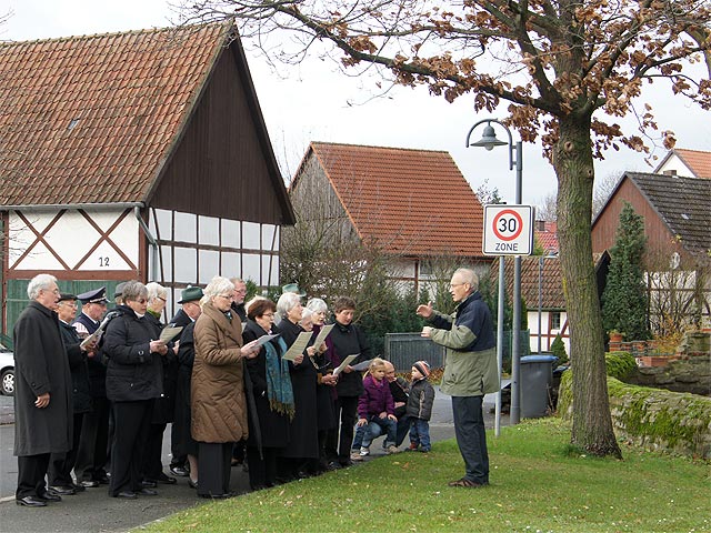 Liederkranz Meiningsen unter Leitung von Georg Twittenhoff