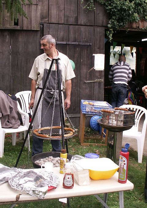 Hardy beim Grillen