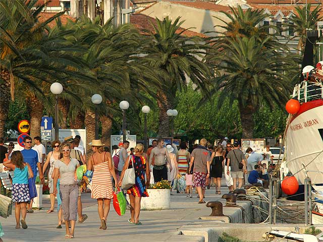 am Hafen in Makarska