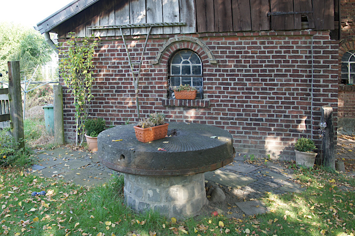 Mühlstein aus der alten Meiningser Windmühle