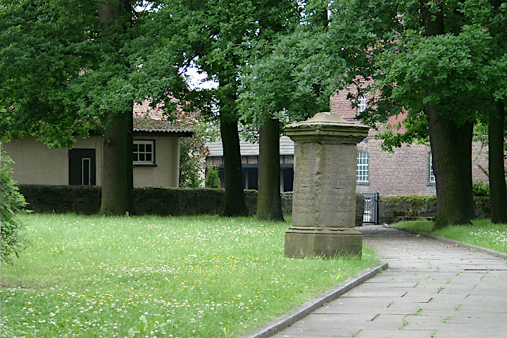 alter Friedhof an der Kirche